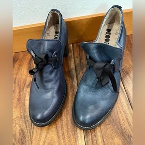 DKODE navy blue leather heals. SZ 42